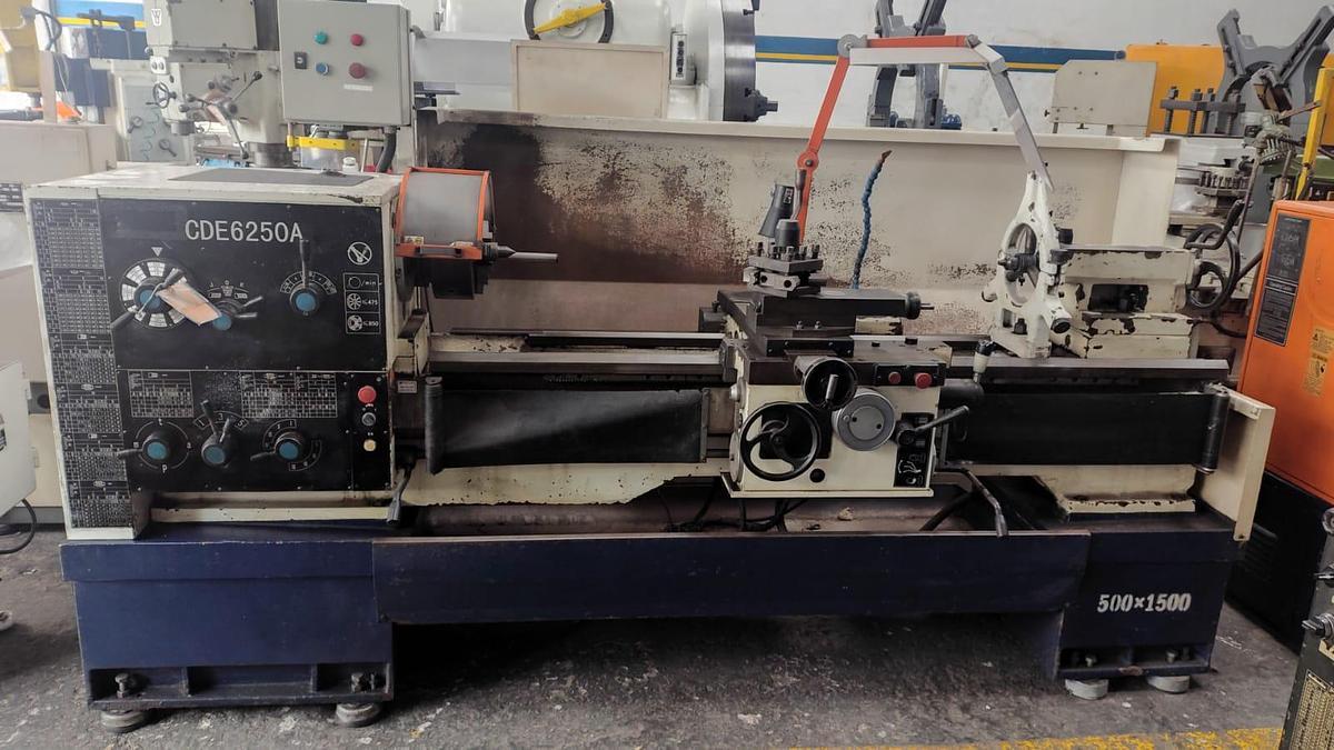 Usado Torno CDE-6250A x 1500mm