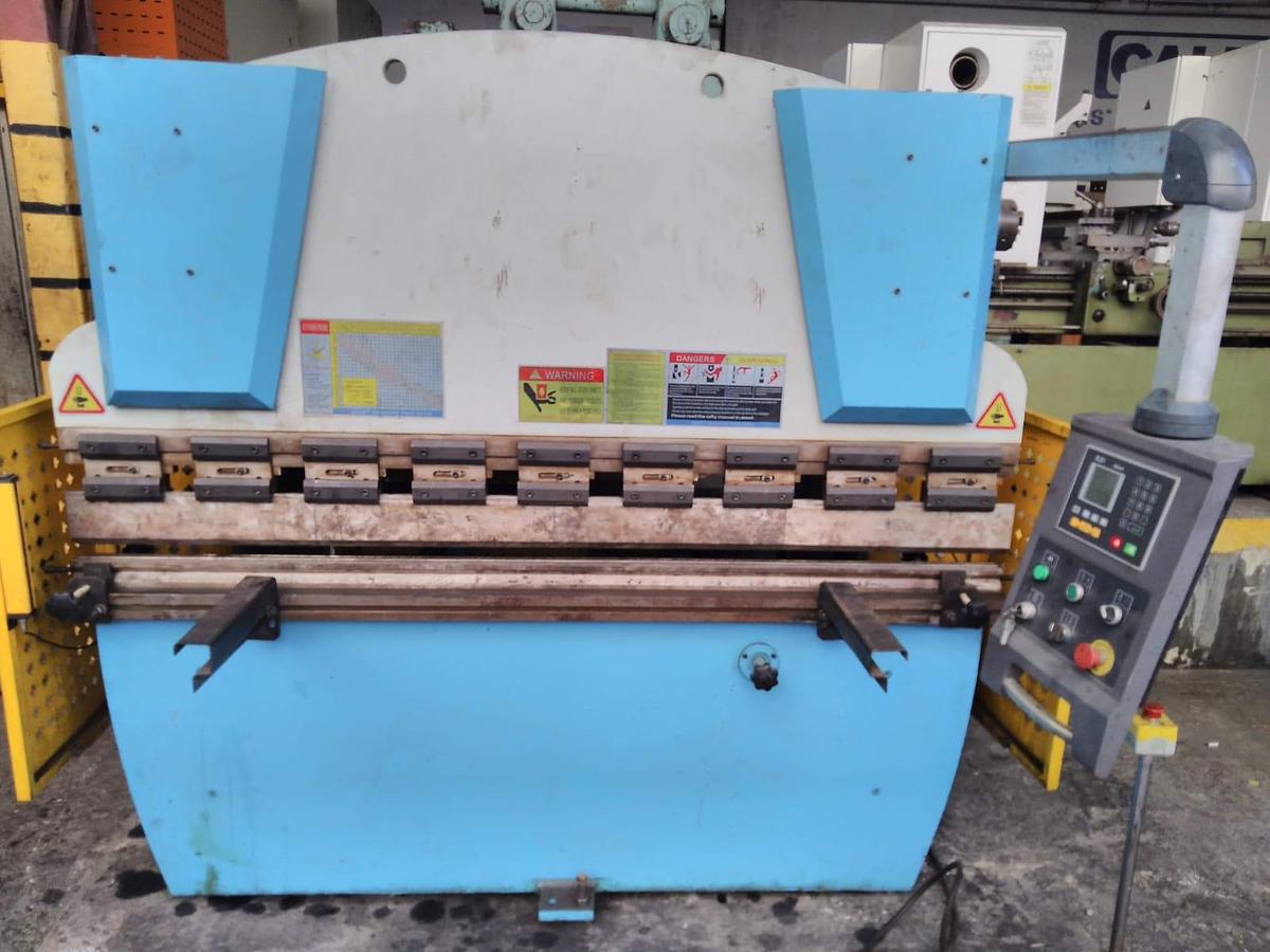 Dobradeira Hidraulica 40 Ton. 2 Mts. X 4 Mm Tornitec