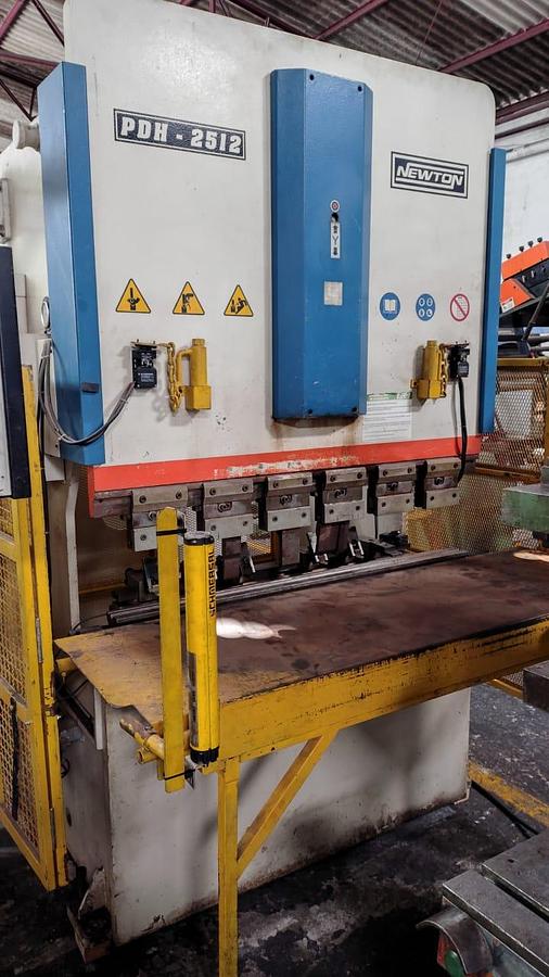 Usado Dobradeira Newton PDH 2512