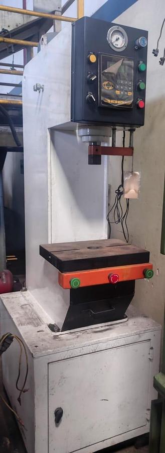 Usado Prensa Hidráulica 8 ton com CLP