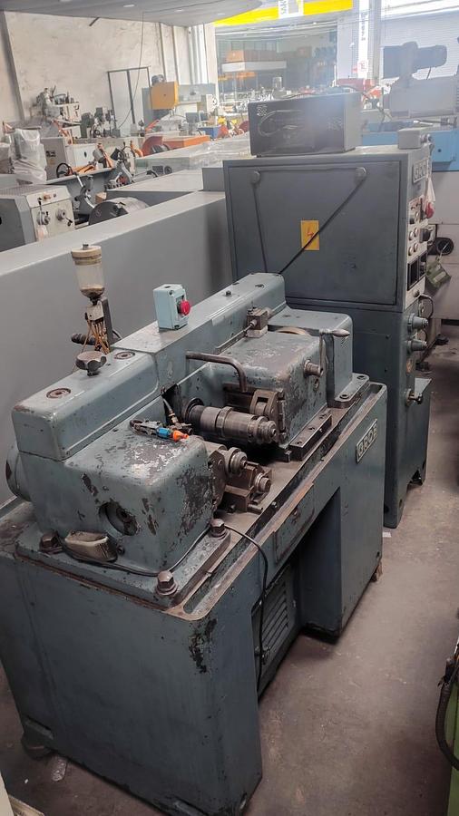 Usado Laminadora de Rosca Grob de 30 tons RM 54