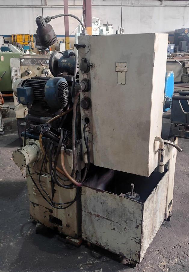 Usado Retífica cilíndrica TOS 2-UD/P 500mm