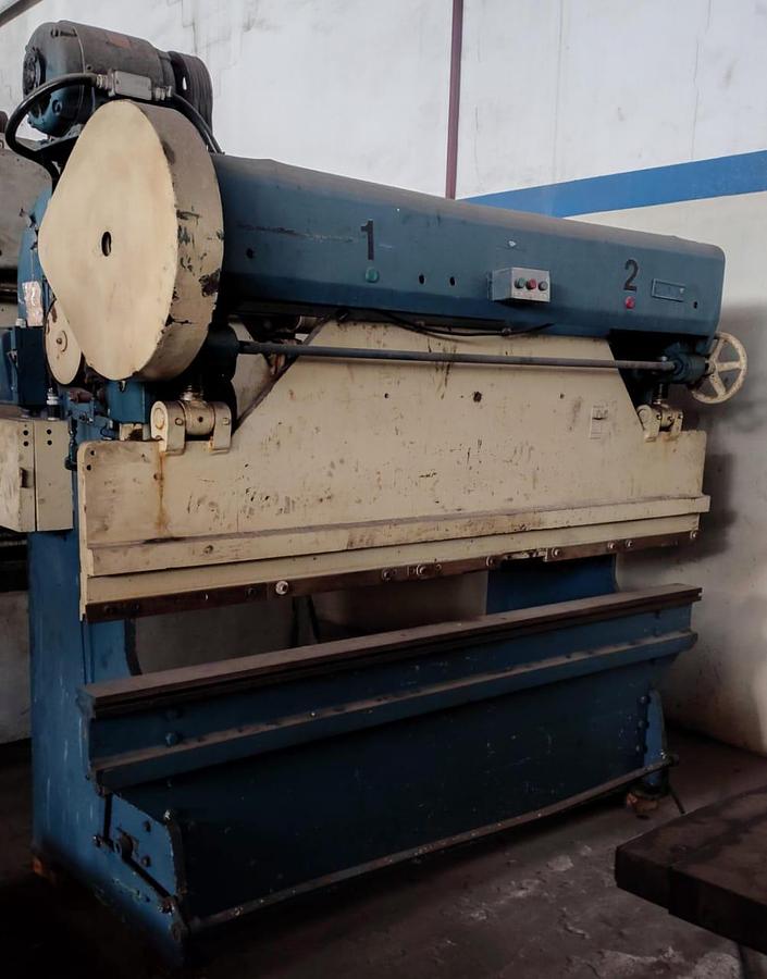 Usado Dobradeira Mecânica Benecke 2500 x 30ton
