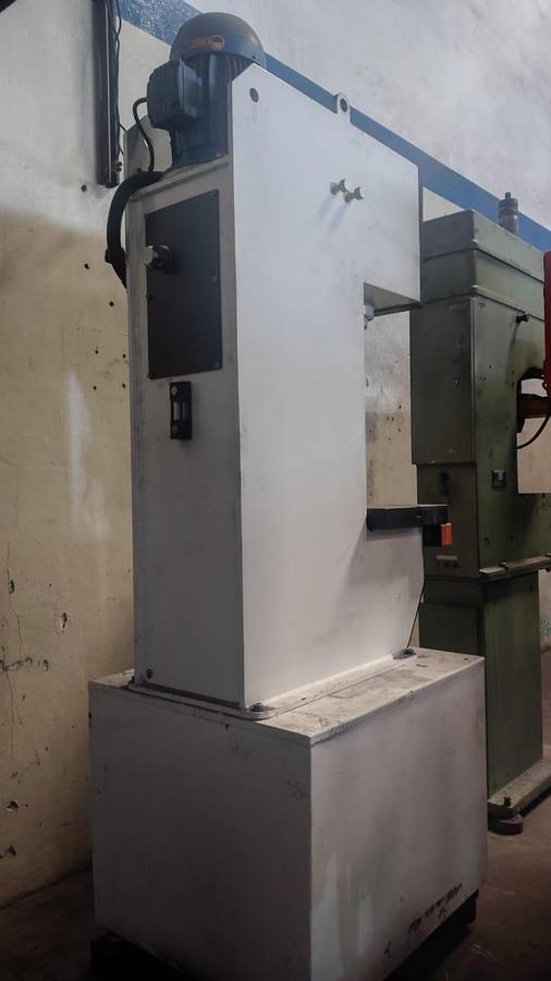 Usado Prensa Hidráulica 8 ton com CLP