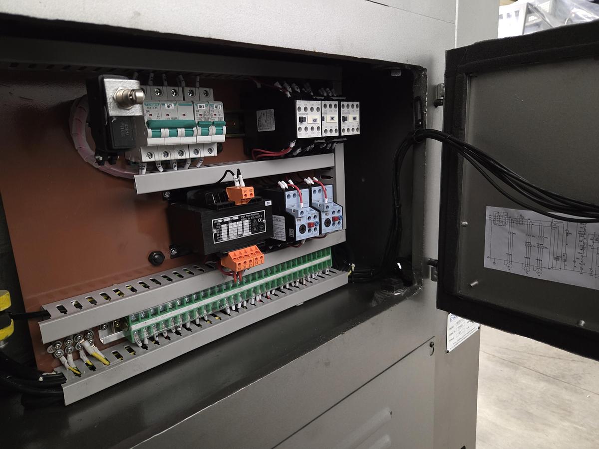 Rogi WM500BX2000 lathe