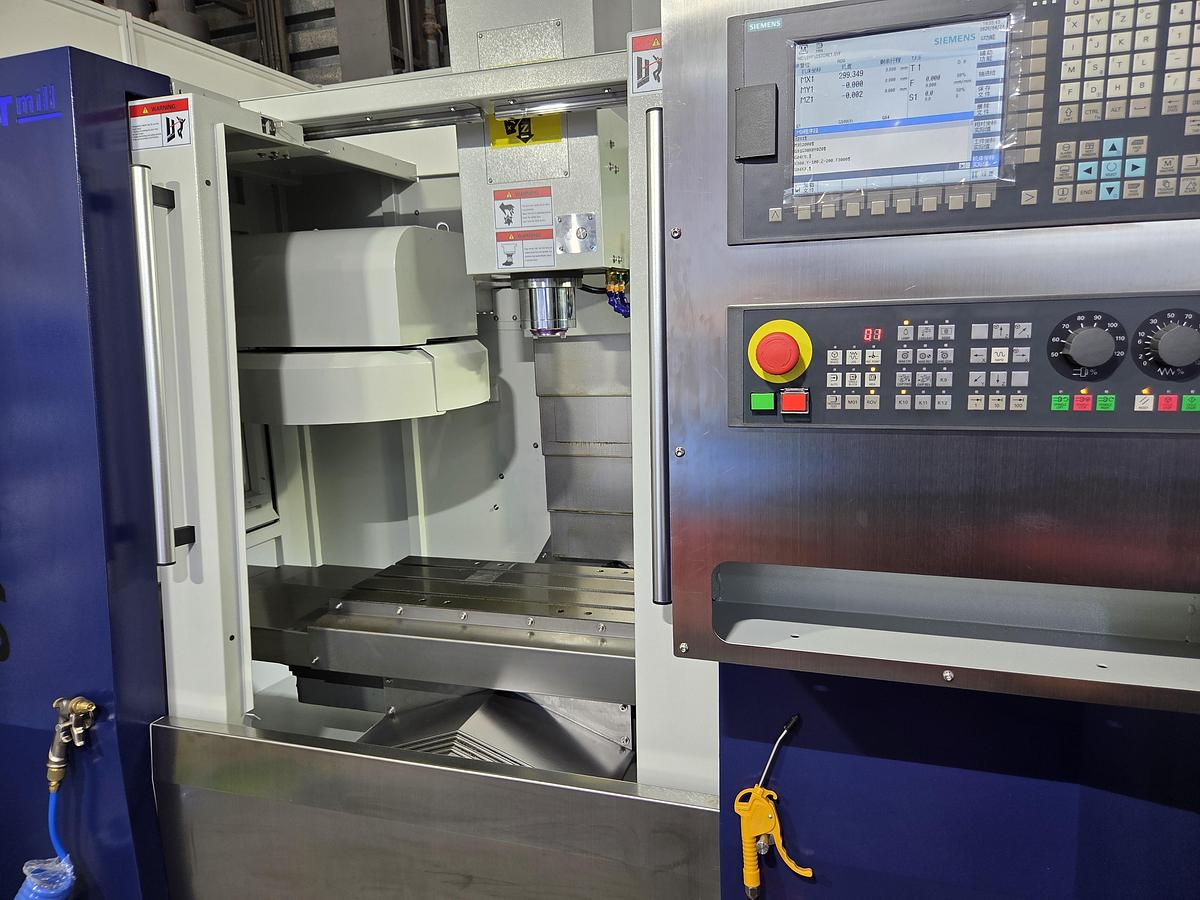 Rogi VMC640 CNC vertical machining center