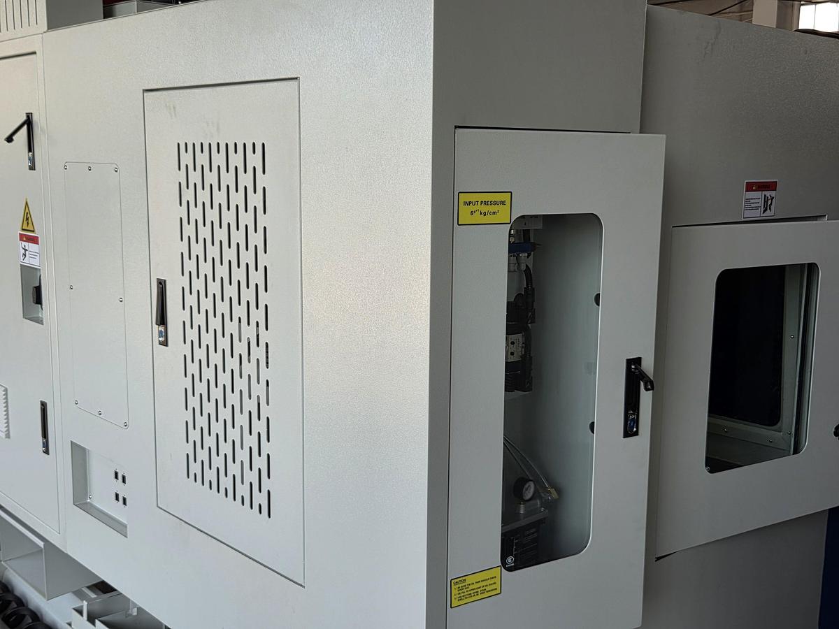 Rogi VMC640 CNC vertical machining center