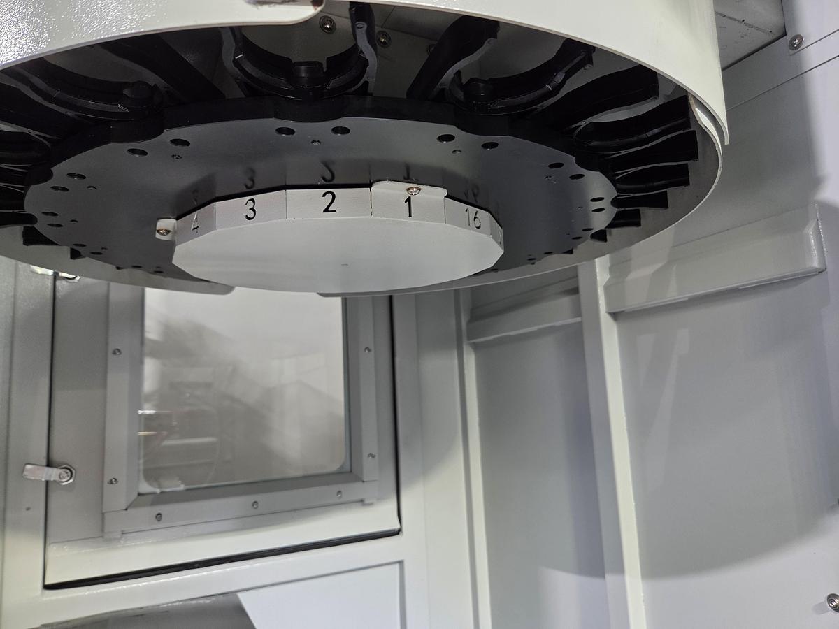 Rogi VMC640 CNC vertical machining center