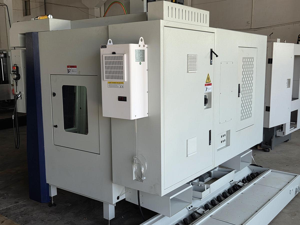 Rogi VMC640 CNC vertical machining center
