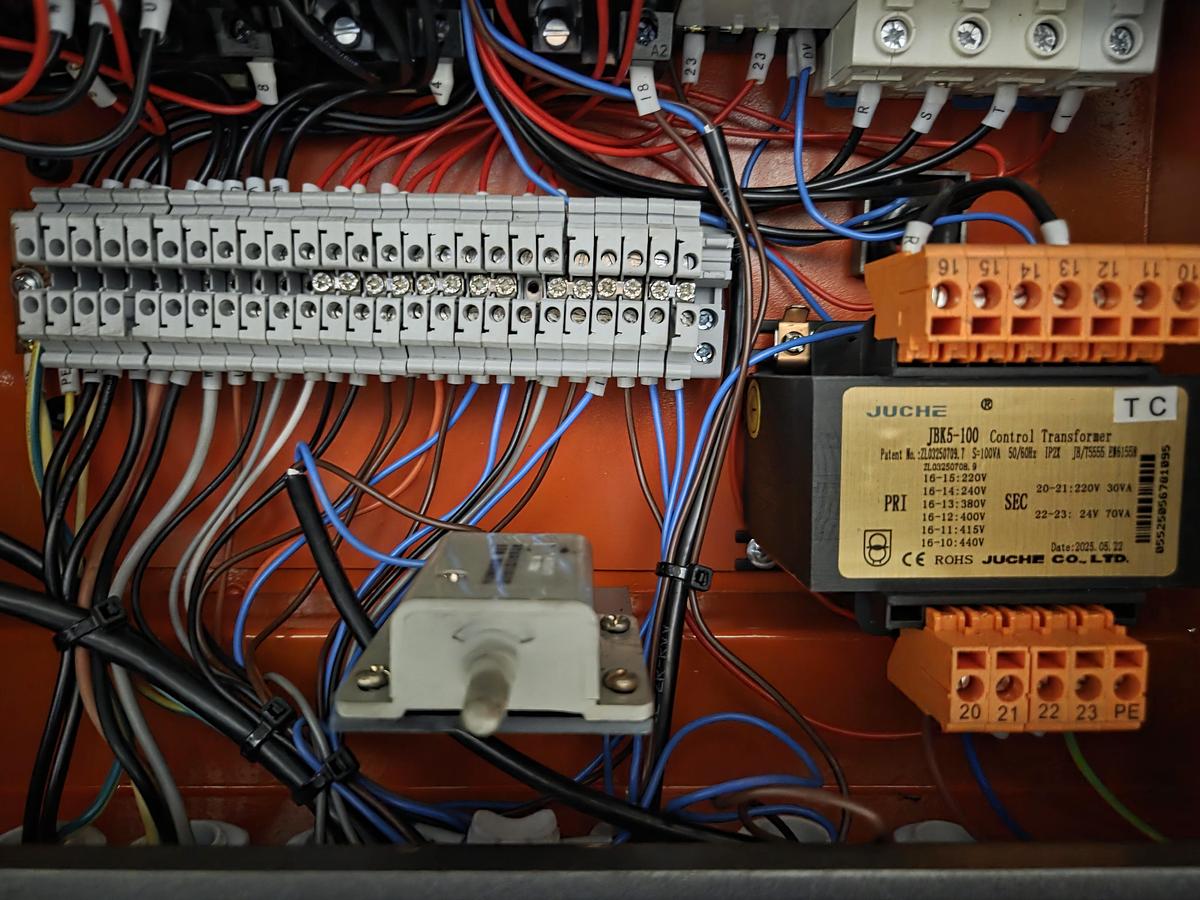 Rogi WM360Ax1000 lathe