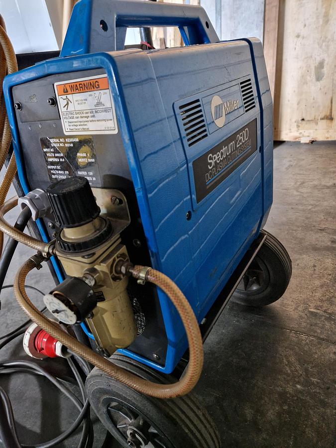 Used MILLER Spectrum 250D