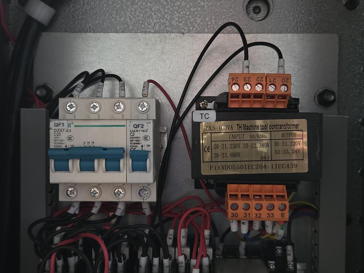 Rogi WM400x1000 lathe