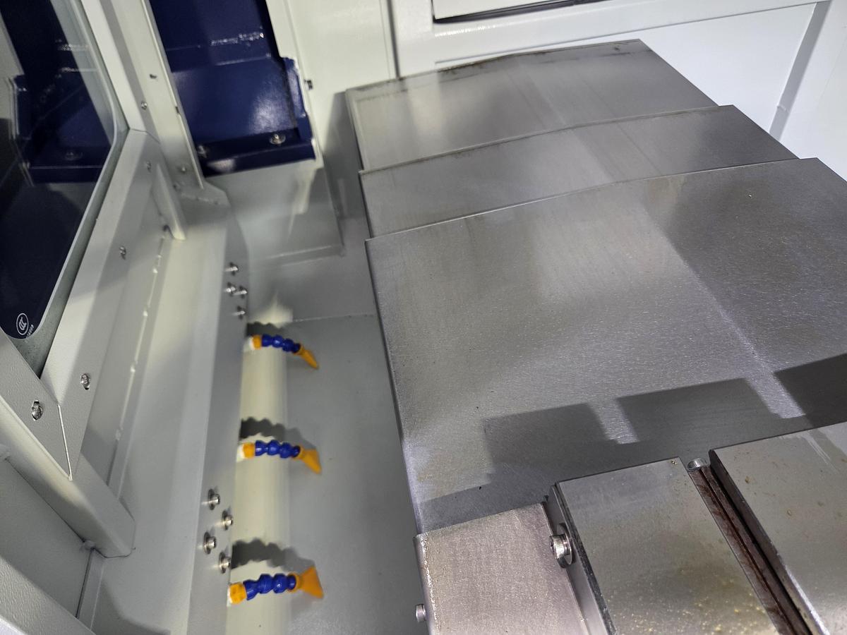 Rogi VMC640 CNC vertical machining center
