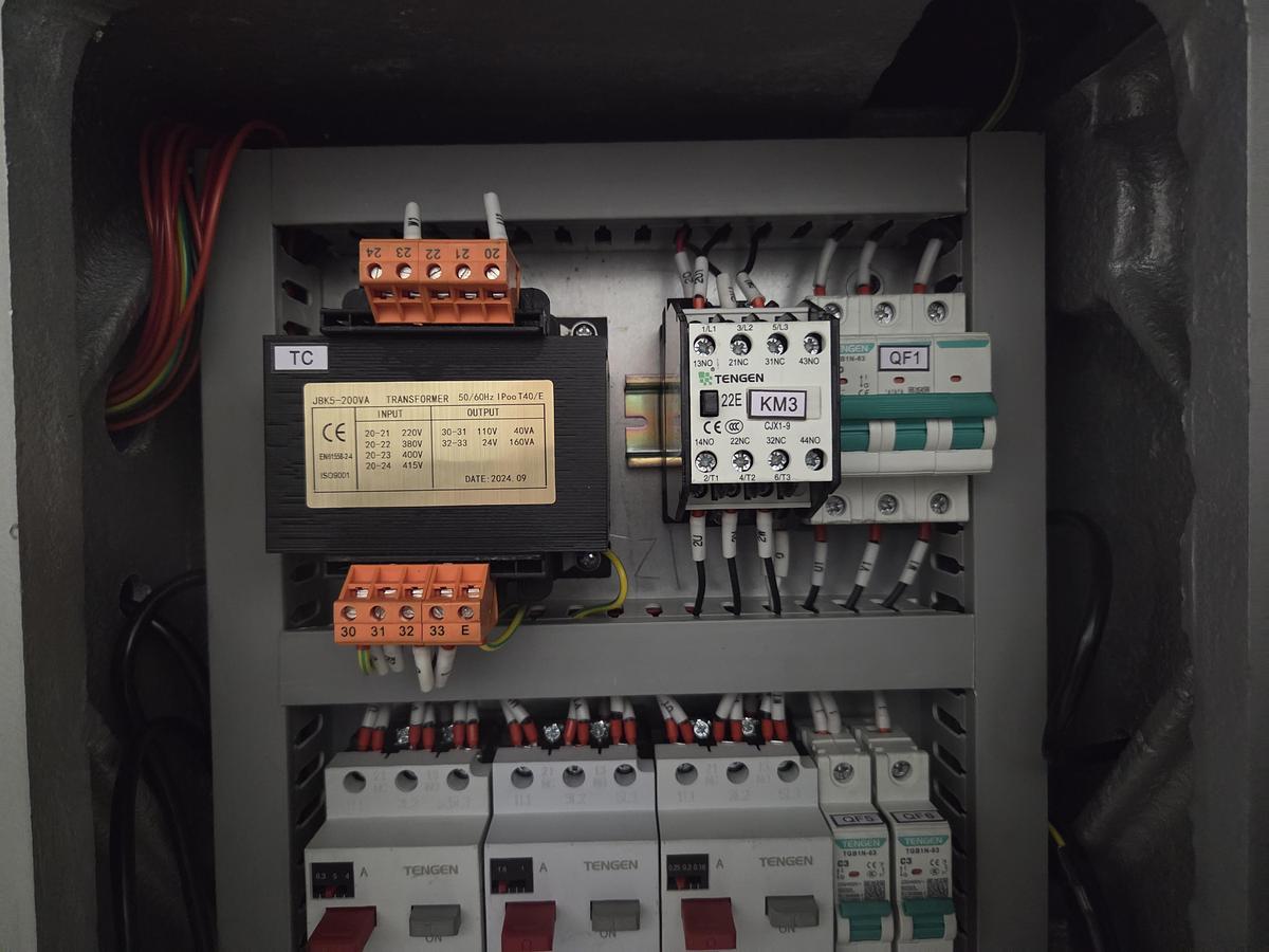 WUM100 - ROGI Universal Milling Machine