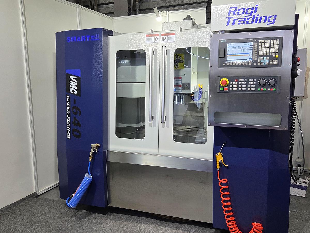 Rogi VMC640 CNC vertical machining center