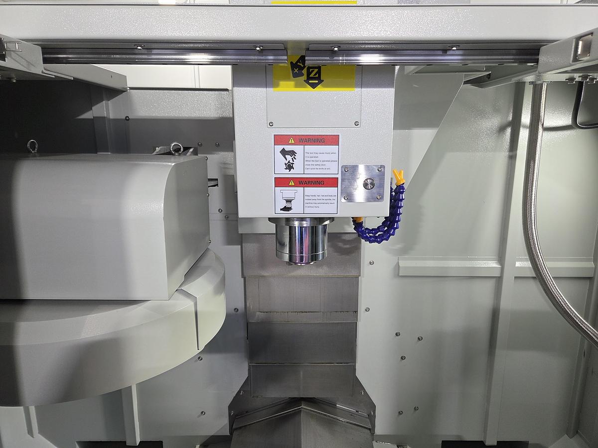 Rogi VMC640 CNC vertical machining center