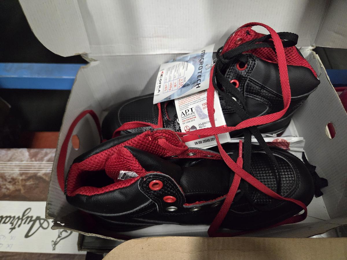 Timberland, Maurer, Cofra