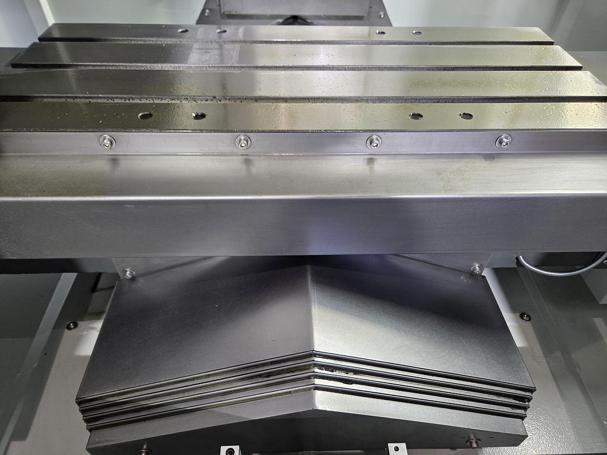 Rogi VMC640 CNC vertical machining center