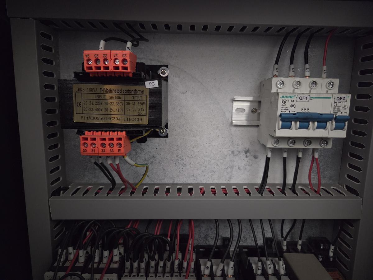 Rogi WL560x2000 lathe