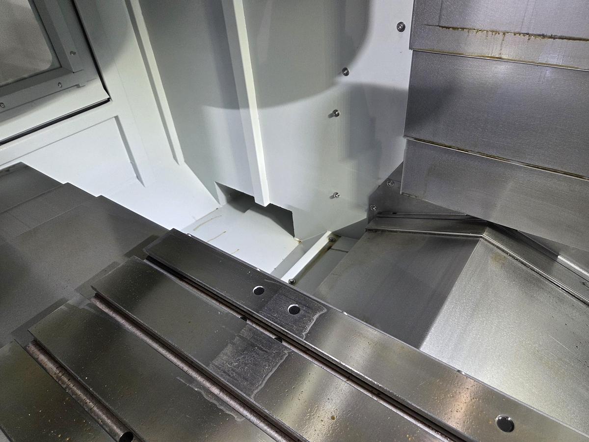 Rogi VMC640 CNC vertical machining center