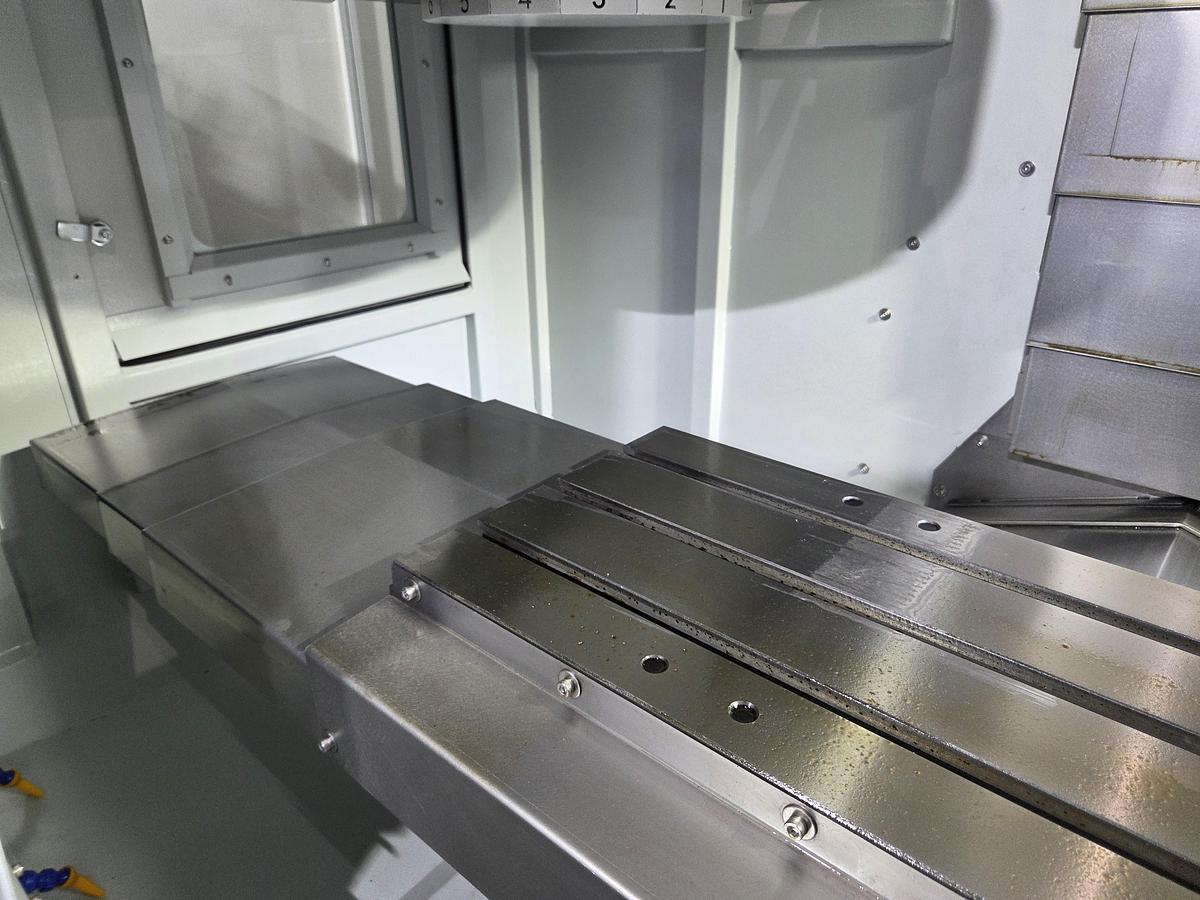 Rogi VMC640 CNC vertical machining center