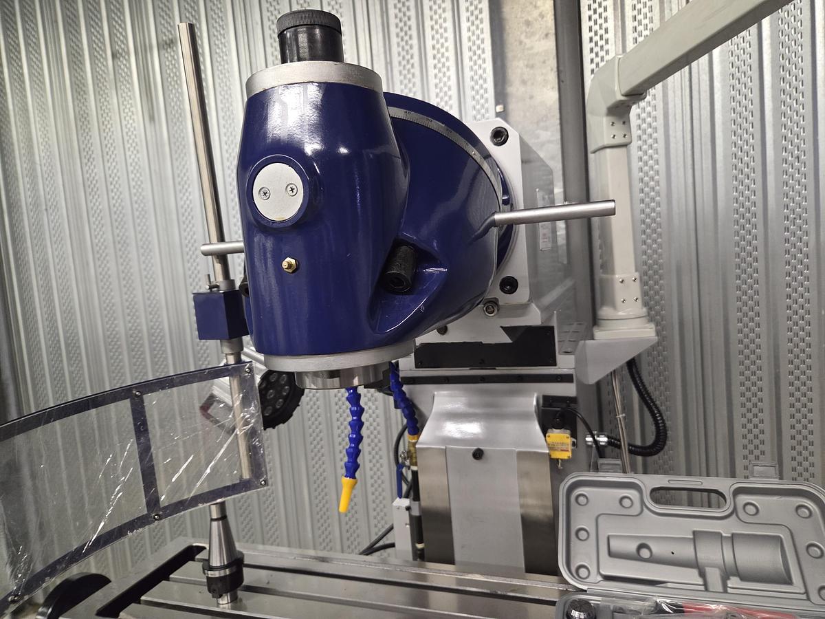 WUM100 - ROGI Universal Milling Machine