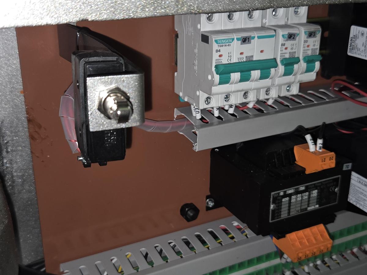 Rogi WM770x1500 lathe