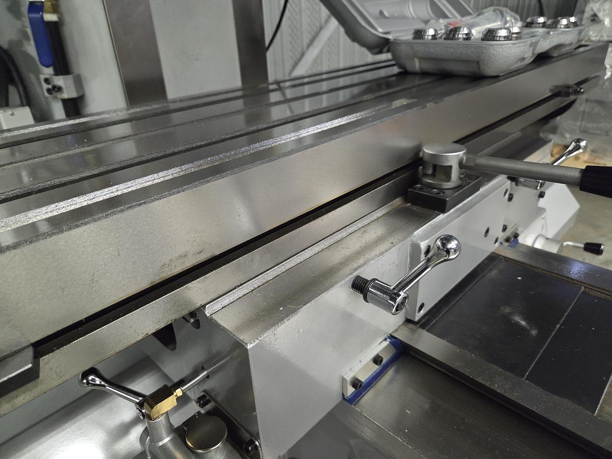 WUM100 - ROGI Universal Milling Machine