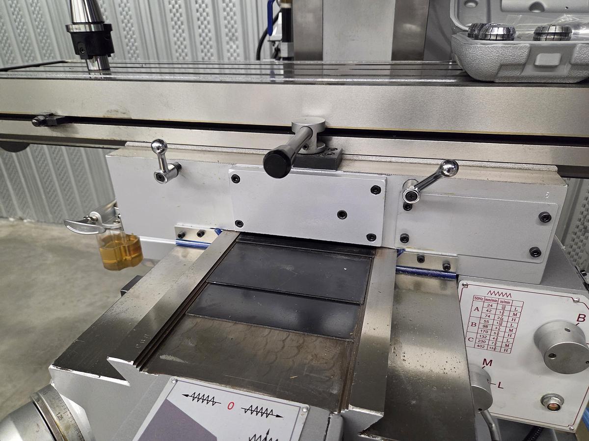 WUM100 - ROGI Universal Milling Machine