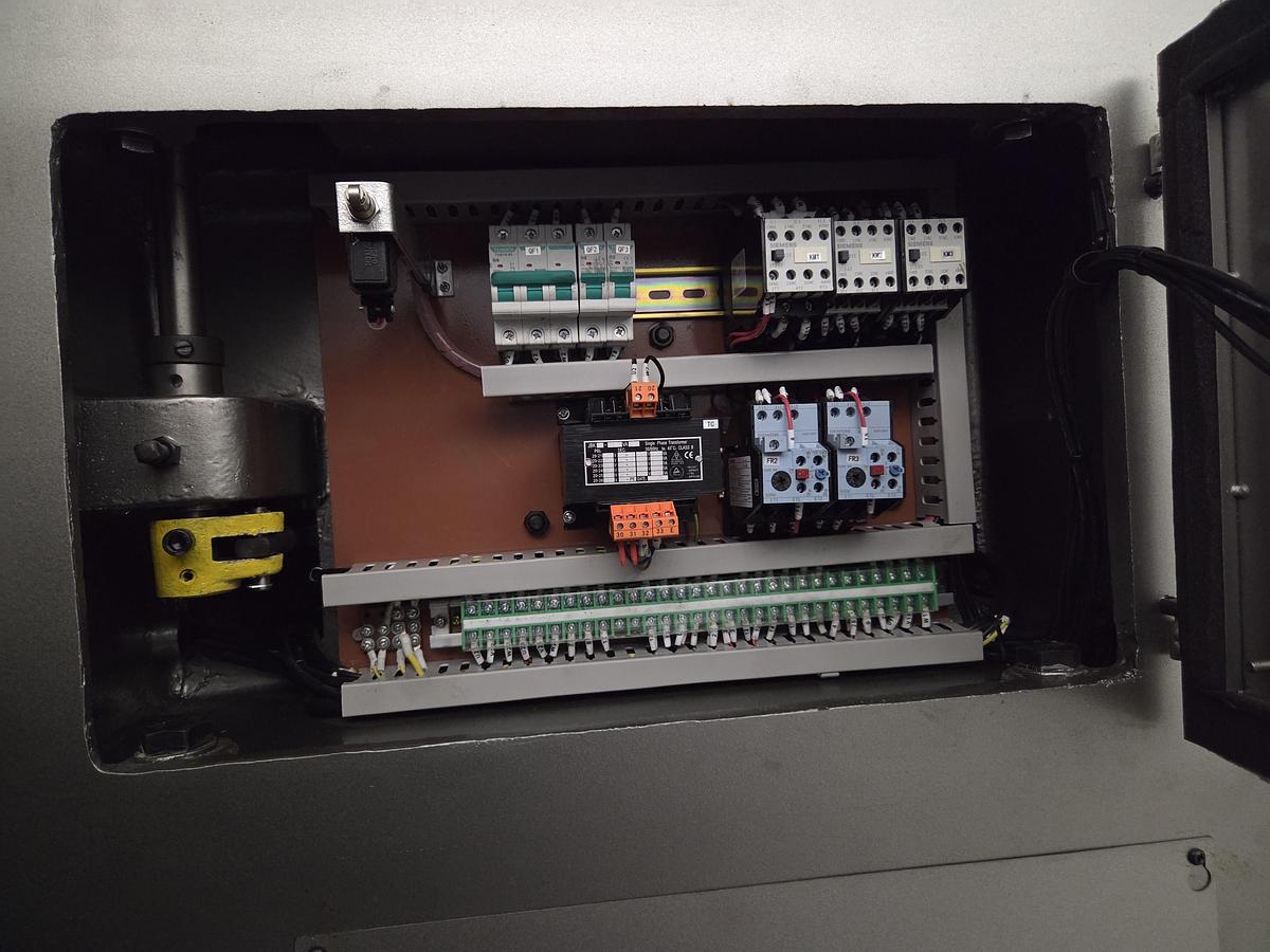 Rogi WM500BX2000 lathe