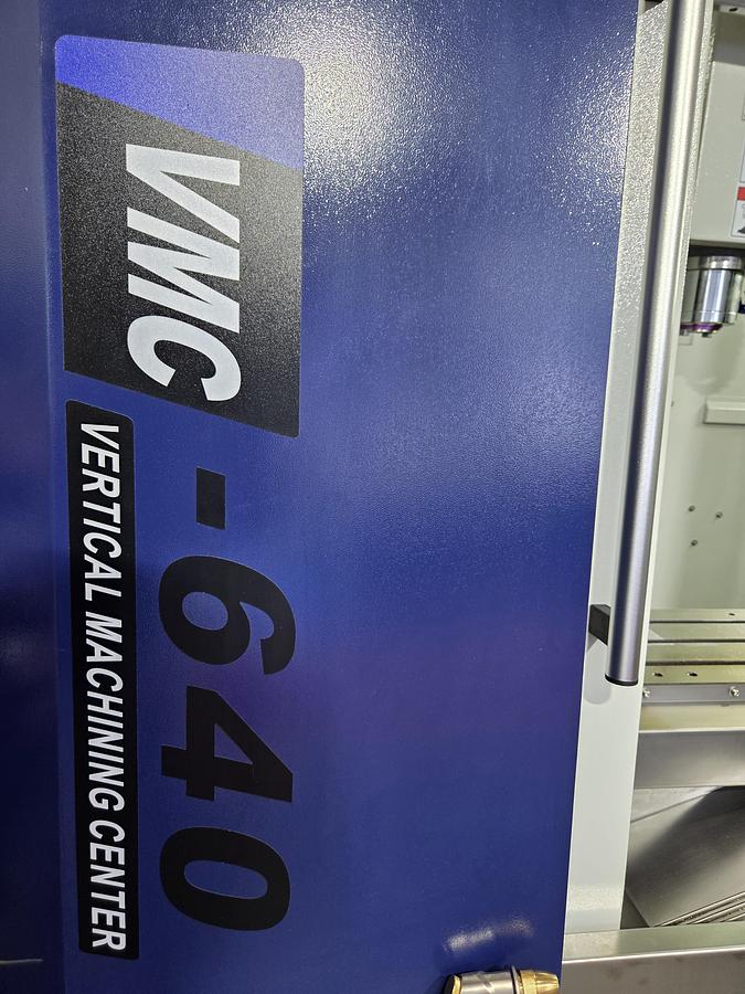 Rogi VMC640 CNC vertical machining center
