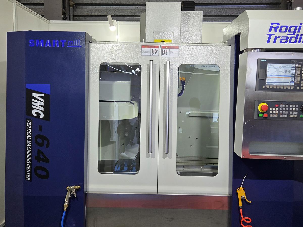 Rogi VMC640 CNC vertical machining center