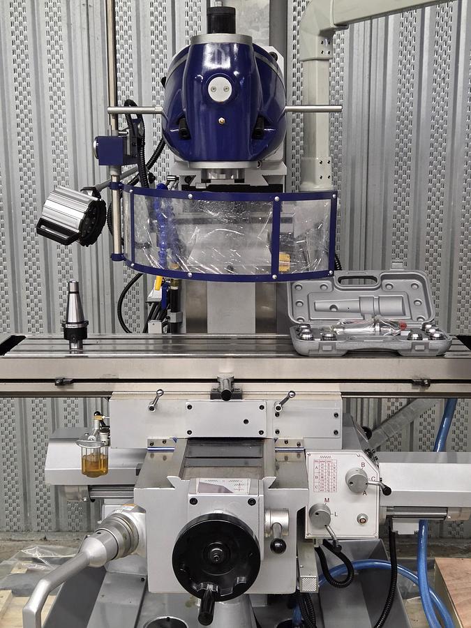 WUM100 - ROGI Universal Milling Machine
