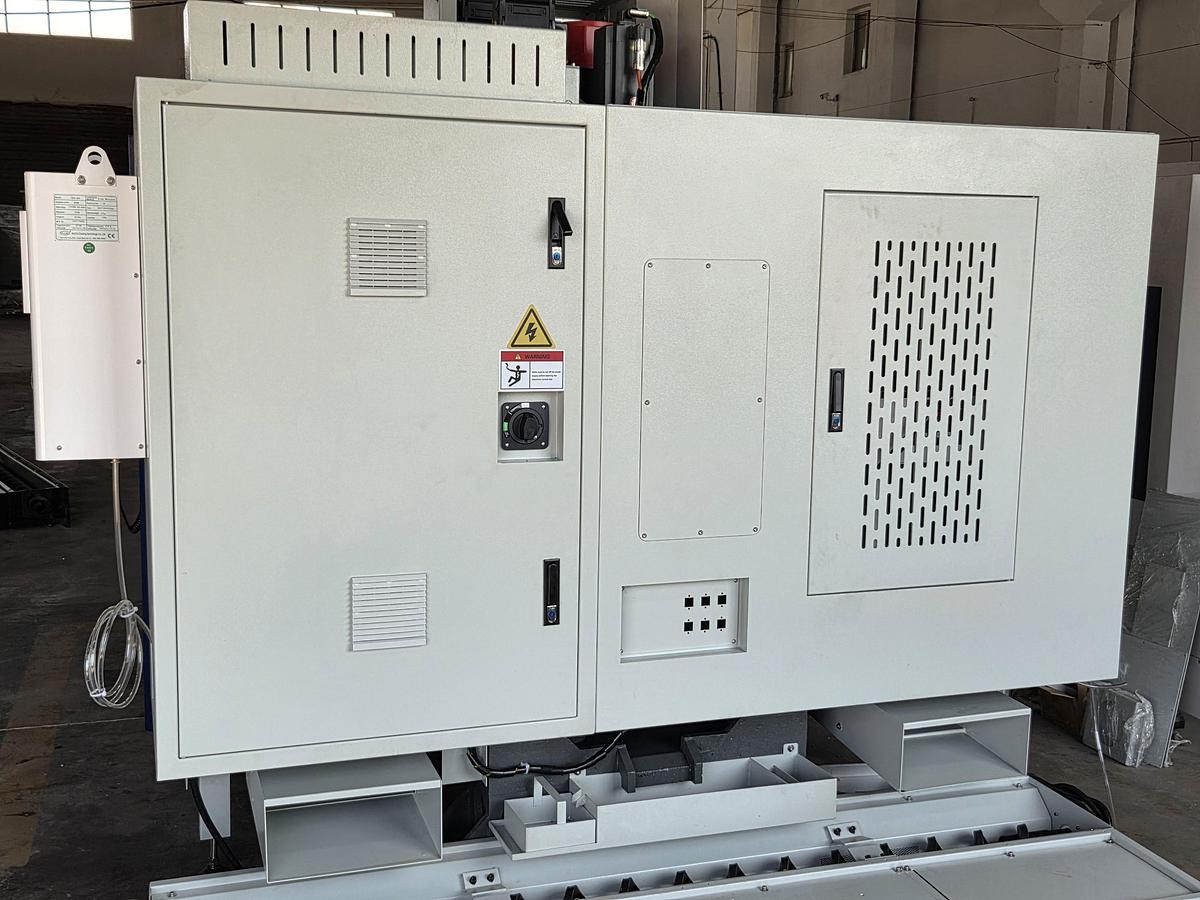 Rogi VMC640 CNC vertical machining center