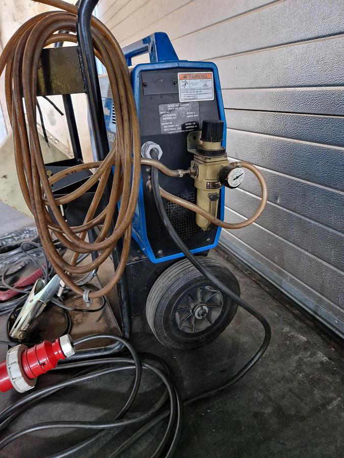 Used MILLER Spectrum 250D