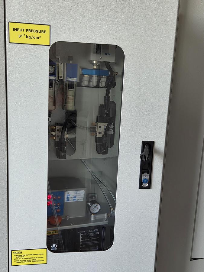 Rogi VMC640 CNC vertical machining center