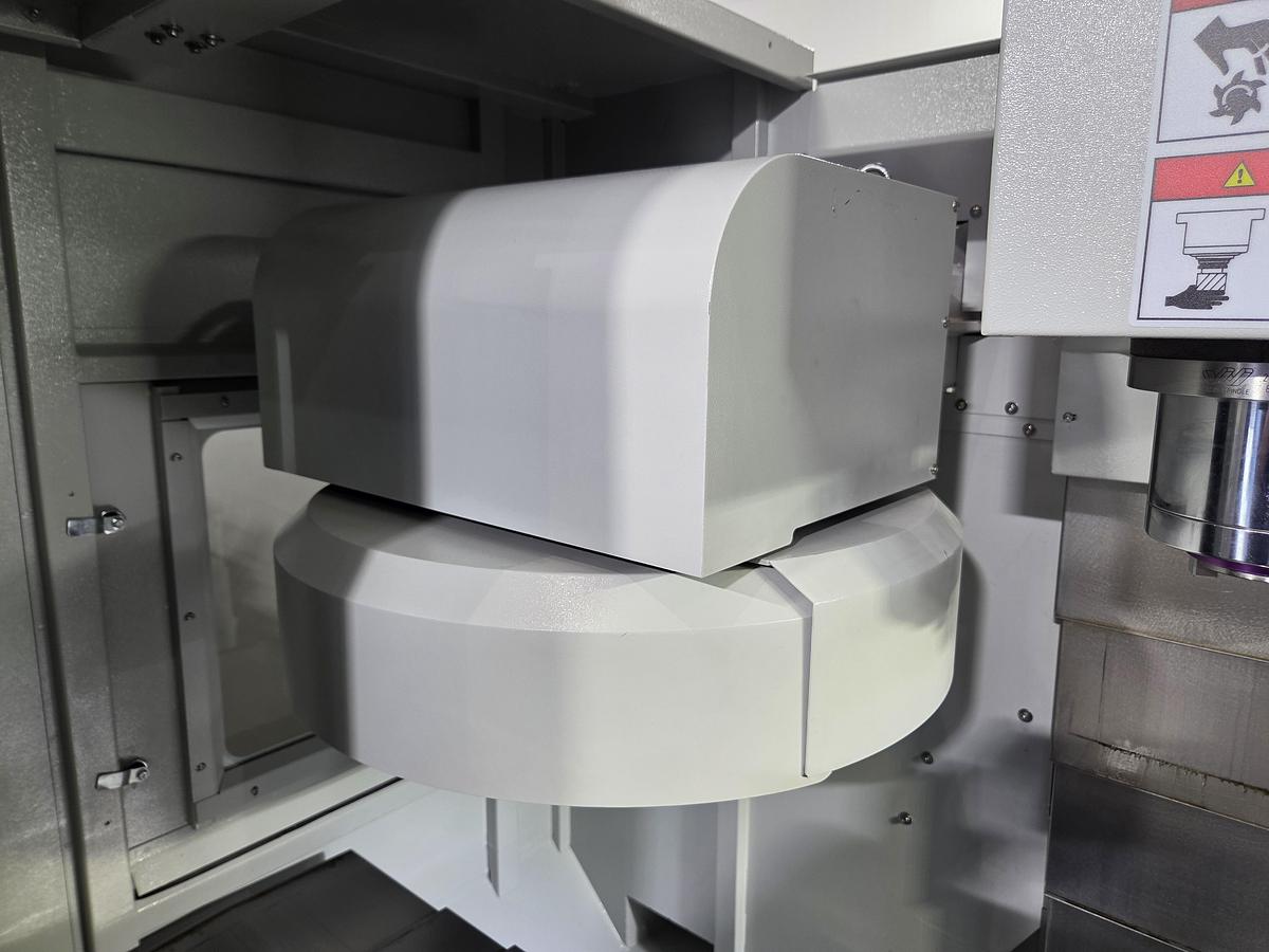 Rogi VMC640 CNC vertical machining center