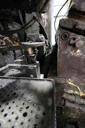 Used CINCINNATI MILACRON NUMBER 2 CANTILEVER CENTERLESS GRINDER, TYPE AE