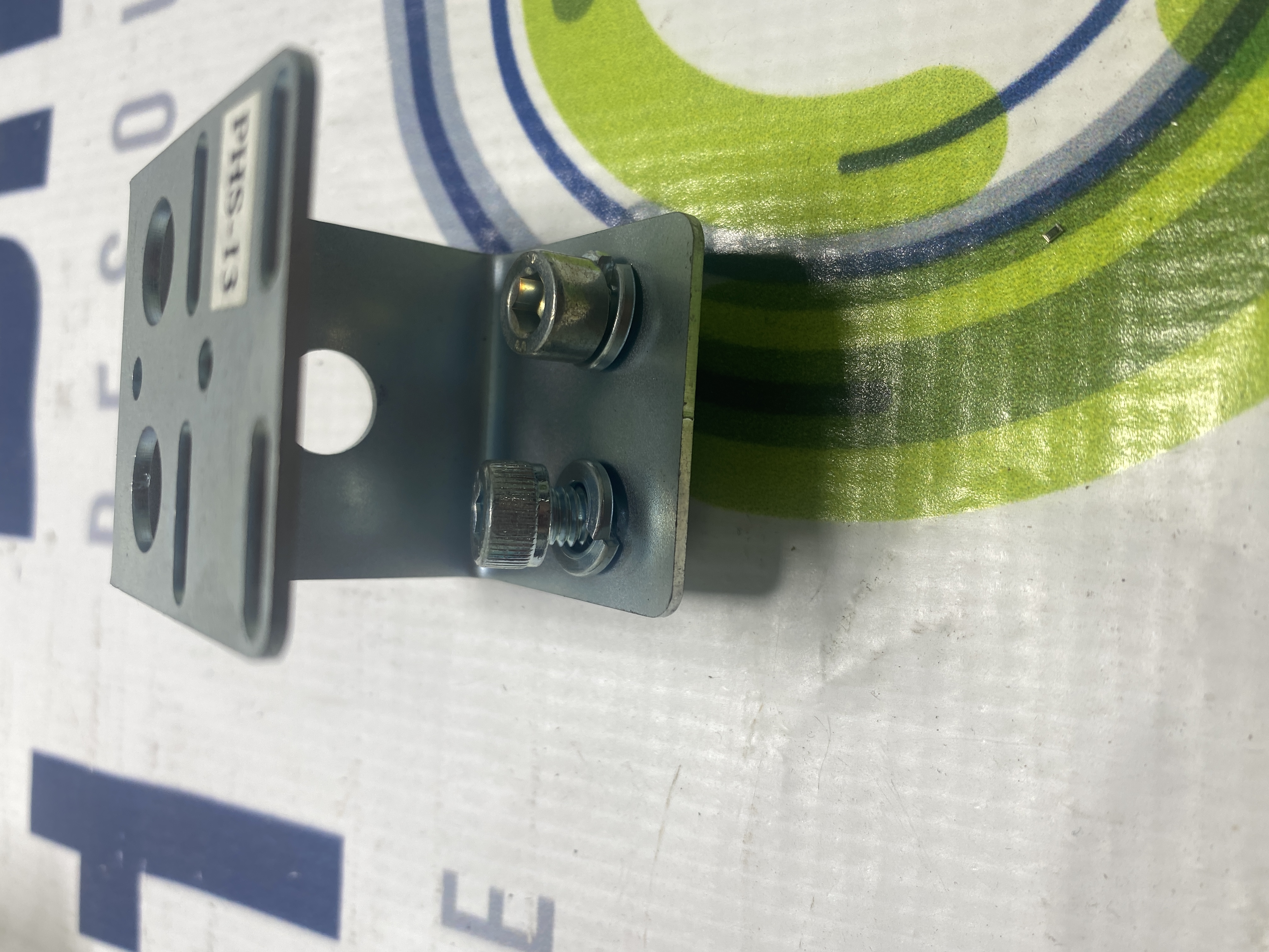 Pepperl+Fuchs ML7-8-H-140-RT-4369/65/115/136 Background Suppression Sensor w/ Bracket