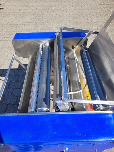 Used Maszyna do oddzielania błony od mięsa (odbłaniarka) "WEBER"