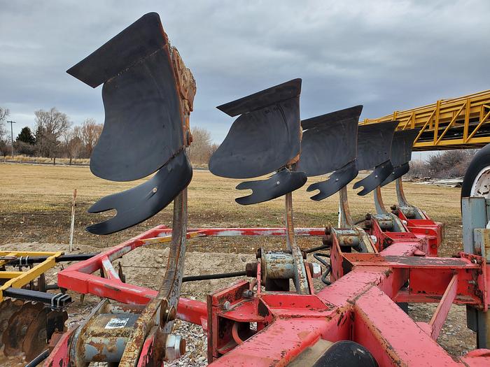 Used Fabco 6 Bottom Plow w/ Hyd Resets