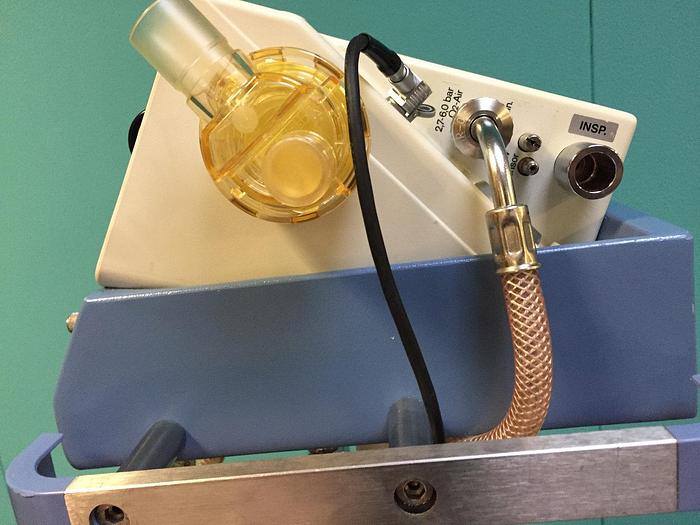 Used Dräger Transport Ventilator Microvent mit einigen Verbrauchsmaterialien