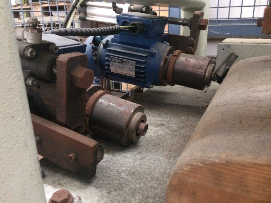 Usato 2000 Fustellatrice per scocche in multistrato