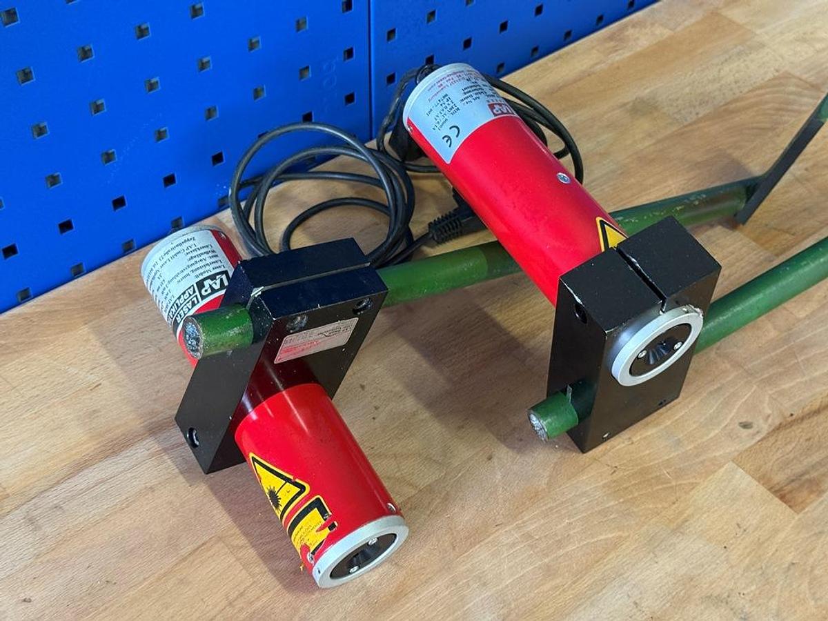 Gebraucht Zwei Linienlaser / Positionierlaser LAP mit Halterung