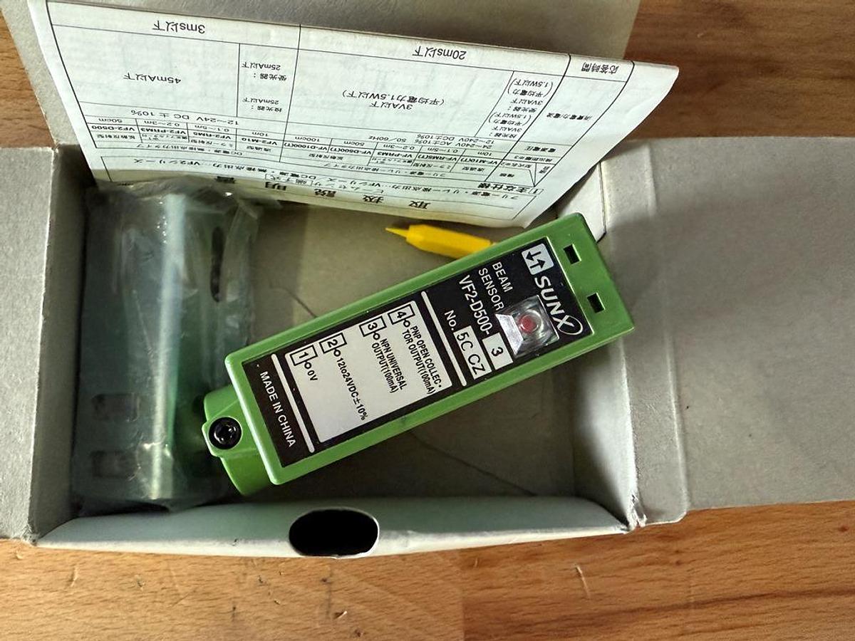 Neuwertig Photoelektrischer Sensor SUNX VF2-D500-3 