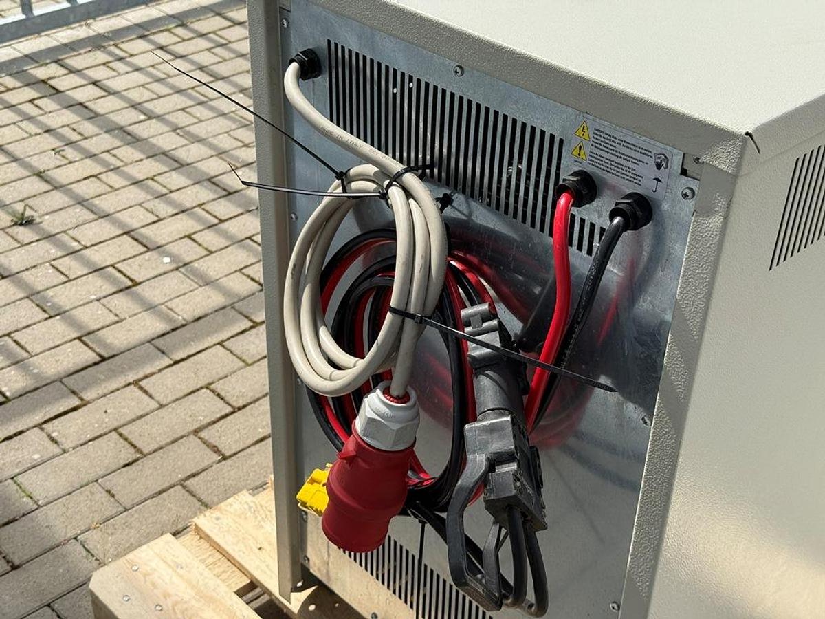 Gebraucht Ladegerät A.T.I.B Typ Serie 5