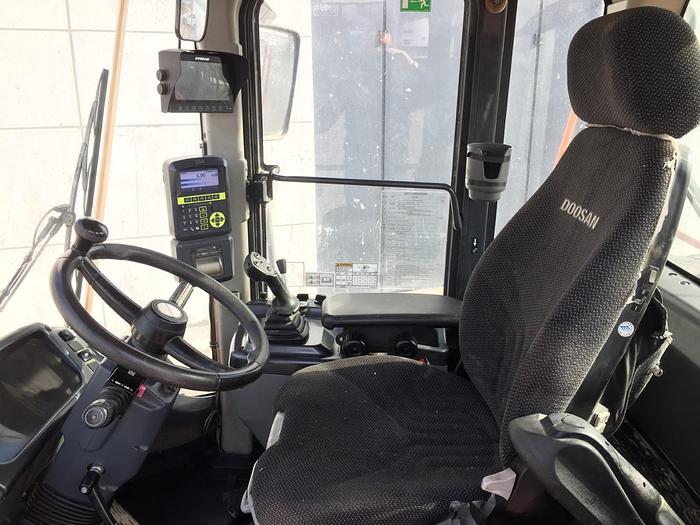 Used 2014 DOOSAN DL 350-3