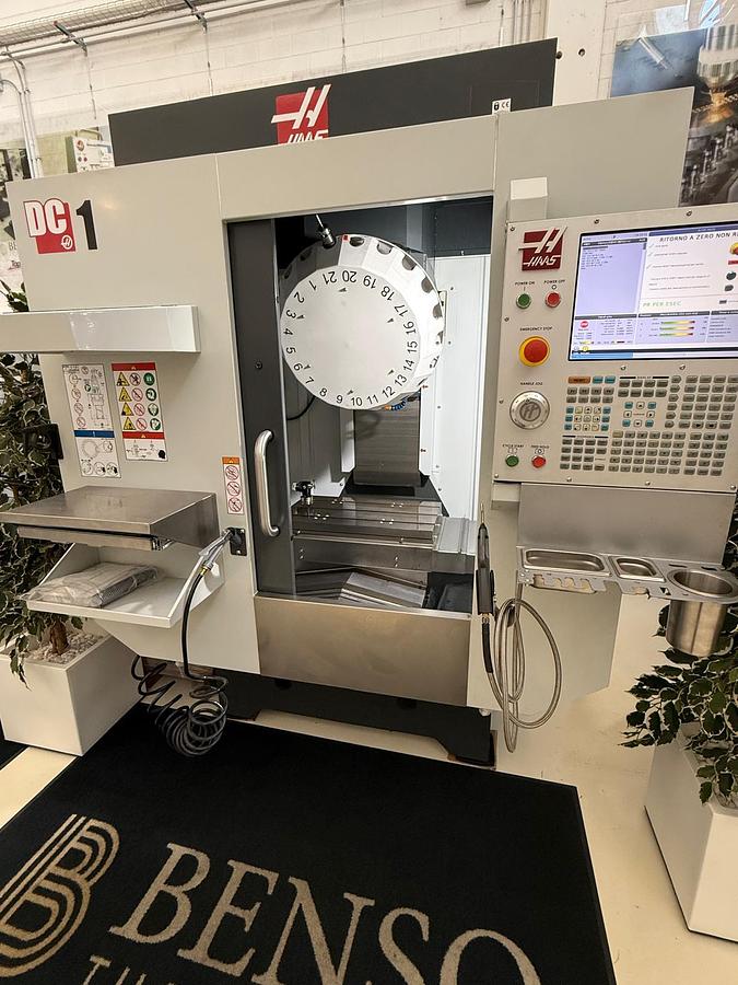 Usato CENTRO DI FORATURA HAAS DC-1 SHOW ROOM