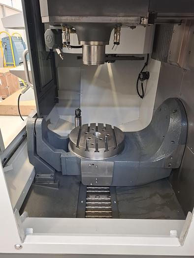 Ricondizionato CENTRO DI LAVORO HAAS CINQUE ASSI MOD UMC 500 SS PRONTA CONSEGNA