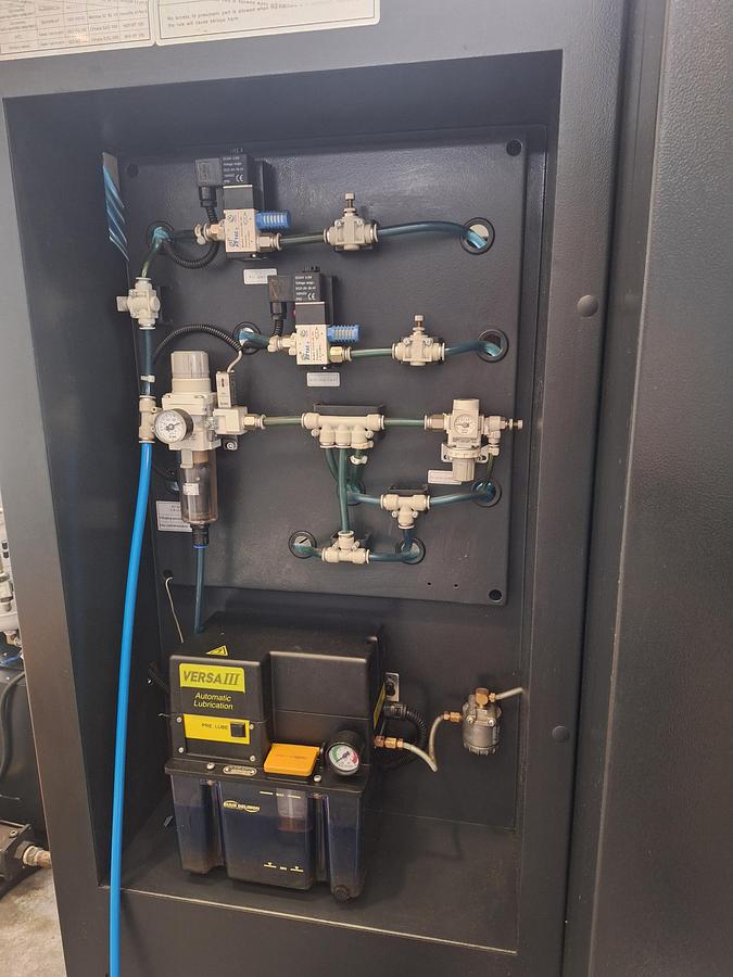 Usato CENTRO DI LAVORO NEWEY VM 1155 S USATO